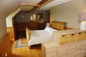 2 chambres, fer et planche à repasser, Wi-Fi, draps fournis