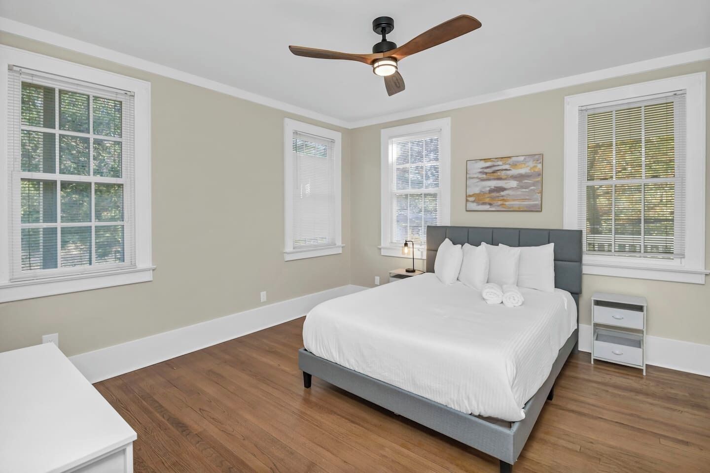 3 bedrooms, iron/ironing board, WiFi, bed sheets