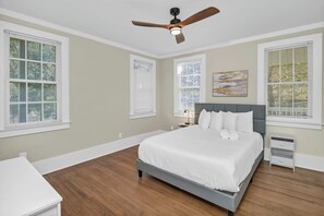 3 室のベッドルーム、アイロン / アイロン台、WiFi、ベッドシーツ