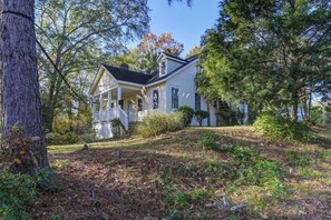 Exterior - The Grove on Margrave | Downstairs Duplex | 3BR2BA (Columbia)