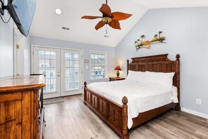 4 bedrooms, WiFi, bed sheets - Sea La Vie Villa | Bayview Balconies + Pool (Ocean City)