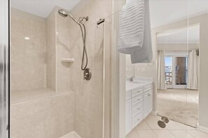 Shower, hair dryer, towels, shampoo - Pier Paradise | Sunset Views + Beach Walk (Ocean City)