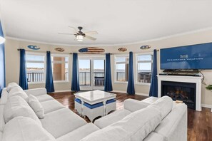 TV, offices - Pier Paradise | Sunset Views + Beach Walk (Ocean City)