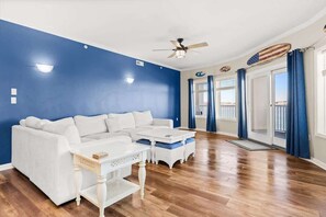 TV, offices - Pier Paradise | Sunset Views + Beach Walk (Ocean City)