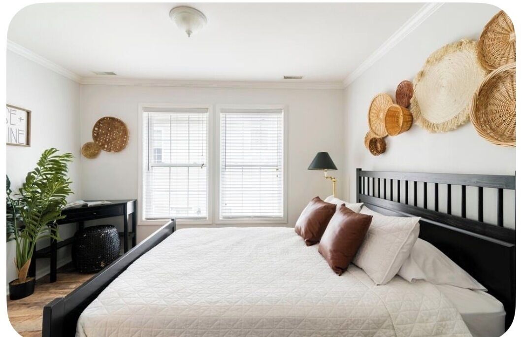 5 bedrooms, iron/ironing board, Internet, bed sheets