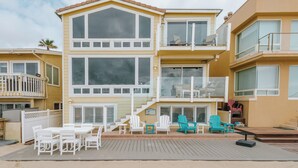 Outdoor dining - Luxurious Oxnard Ocean Oasis | Beachfront (Oxnard)