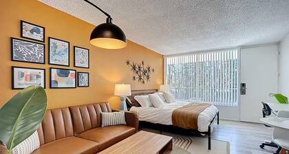 Cozy King Studio | Near Zoo & Downtown