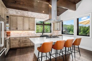 Fridge, microwave, oven, stovetop - Welcome to Moose Tracks – Your Luxurious Mountain Escape in Colorado! (Fraser)