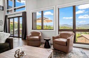 Smart TV, fireplace - Welcome to Moose Tracks – Your Luxurious Mountain Escape in Colorado! (Fraser)