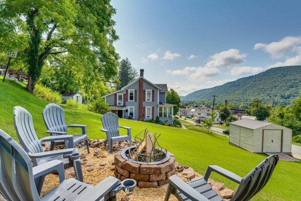 Property grounds - Near Hiking Trails: Central Emporium Home (Emporium)