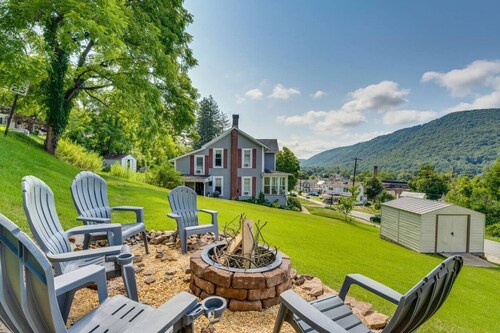 Near Hiking Trails: Central Emporium Home