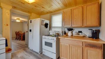 Réfrigérateur, micro-ondes, plaque de cuisson, cafetiÚre/bouilloire