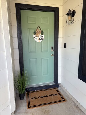 Exterior detail - Bright & Cozy 3-bedroom Family Stay with Arcade in Cedar Park (Cedar Park)