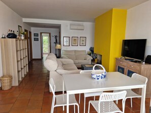 Living area - Just on the door set of Lagos`s Marina (Lagos)
