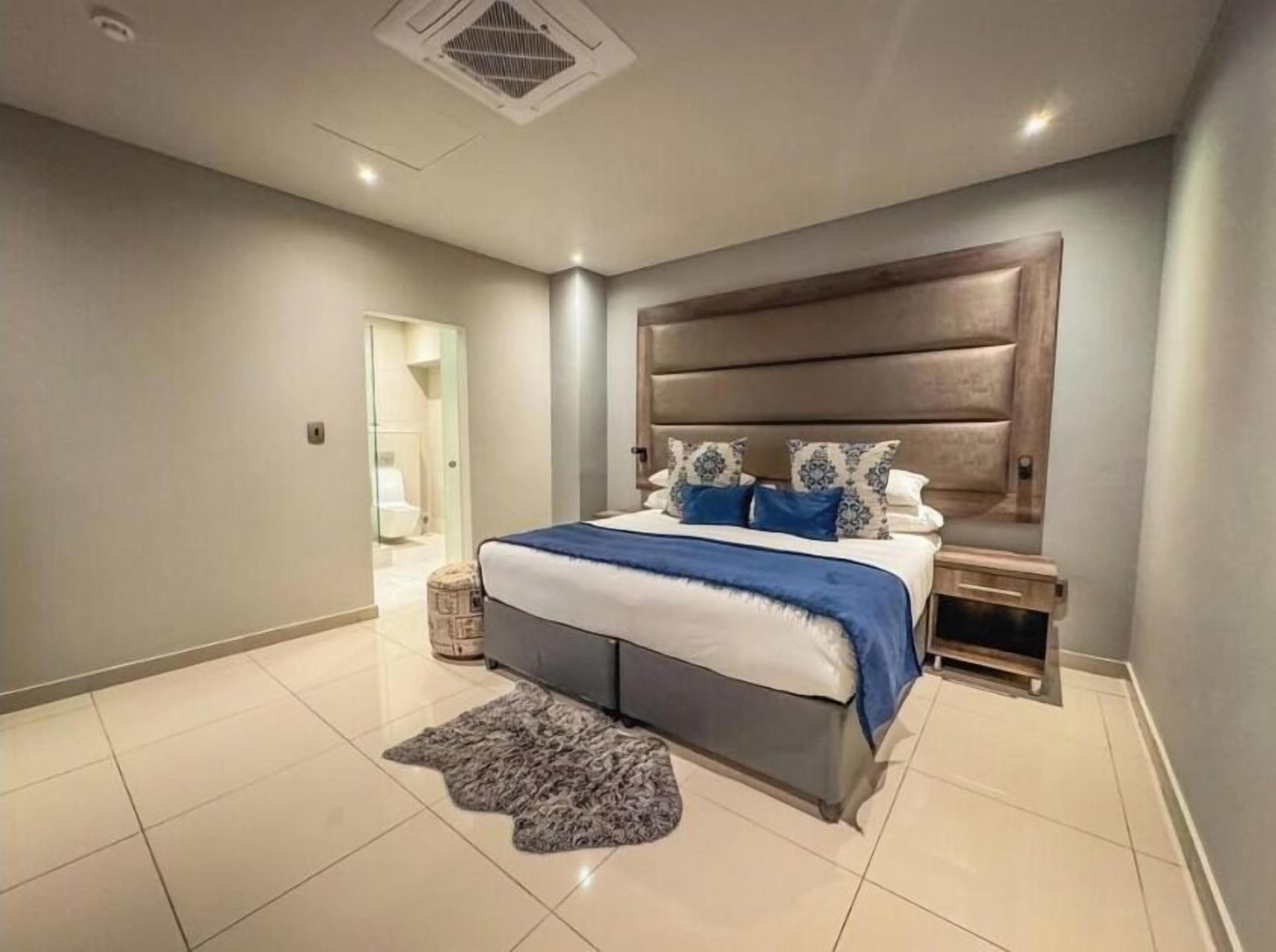 Family Suite, City View | Desk, laptop workspace