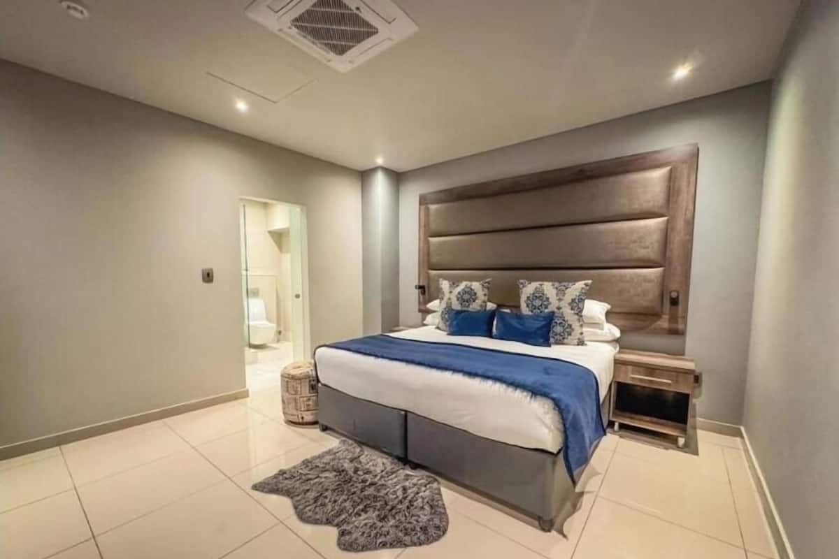 Family Suite, City View | Desk, laptop workspace