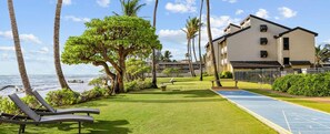 Sports court - Cozy 1-bedroom condo with AC in quaint Kapaa, Kauai, Hawaii. (Kapaʻa)