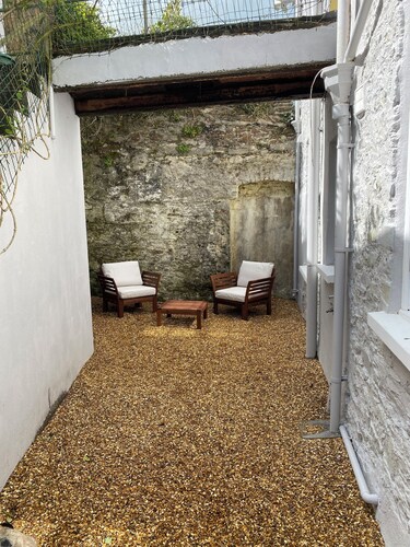 Tasteful Totnes 2-Bed Apartment - Central