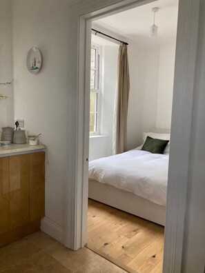 2 habitaciones, tabla de planchar con plancha, wifi y ropa de cama 