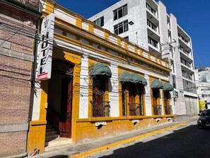 المنشأة من الخارج