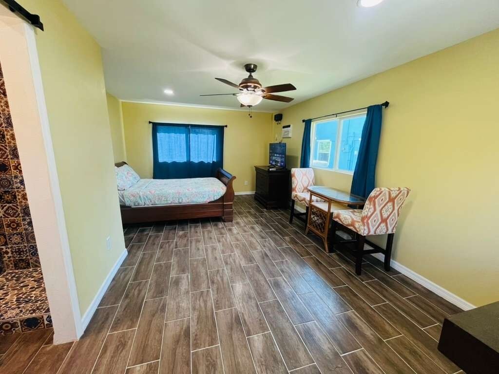 1 habitación, acceso a internet y ropa de cama 