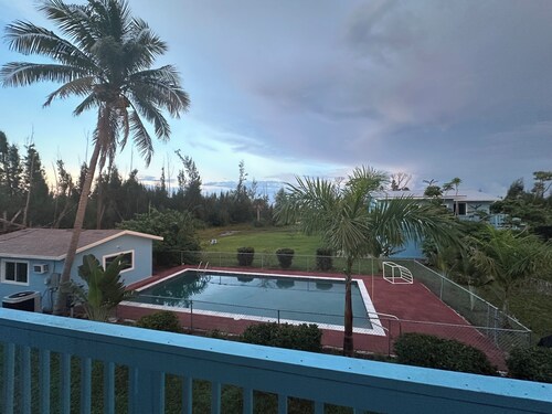 Studio 1-bedroom cabin  in pine island on a 6 acre property