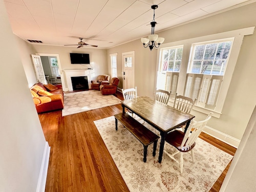 Game room! 2 Bedroom Home With Washer and Dryer