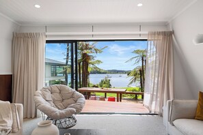 TV - Okawa Bay Lakeside - Lake Rotoiti A-Frame (Rotorua)