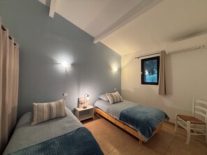 2 bedrooms, iron/ironing board, travel cot, free WiFi