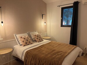 2 chambres, fer et planche à repasser, lit parapluie, Wi-Fi gratuit