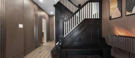 المنشأة من الداخل