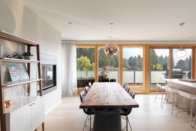 Luxury Mountain Home: Hot Tub, Chief Views, Secure Garage for Ski/Bike Gear