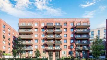 Vista frontal de la propiedad