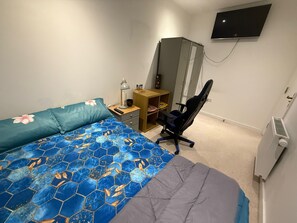 مكتب ومساحة عمل للكمبيوتر المحمول وواي فاي مجانًا