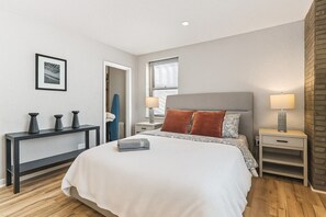 1 bedroom, iron/ironing board, WiFi, bed sheets - World Cup Flat-Rate Package 10–14 Nights • Walk to Mercedes-Benz Stadium (Atlanta)