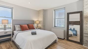 1 dormitorio, tabla de planchar con plancha, wifi y ropa de cama