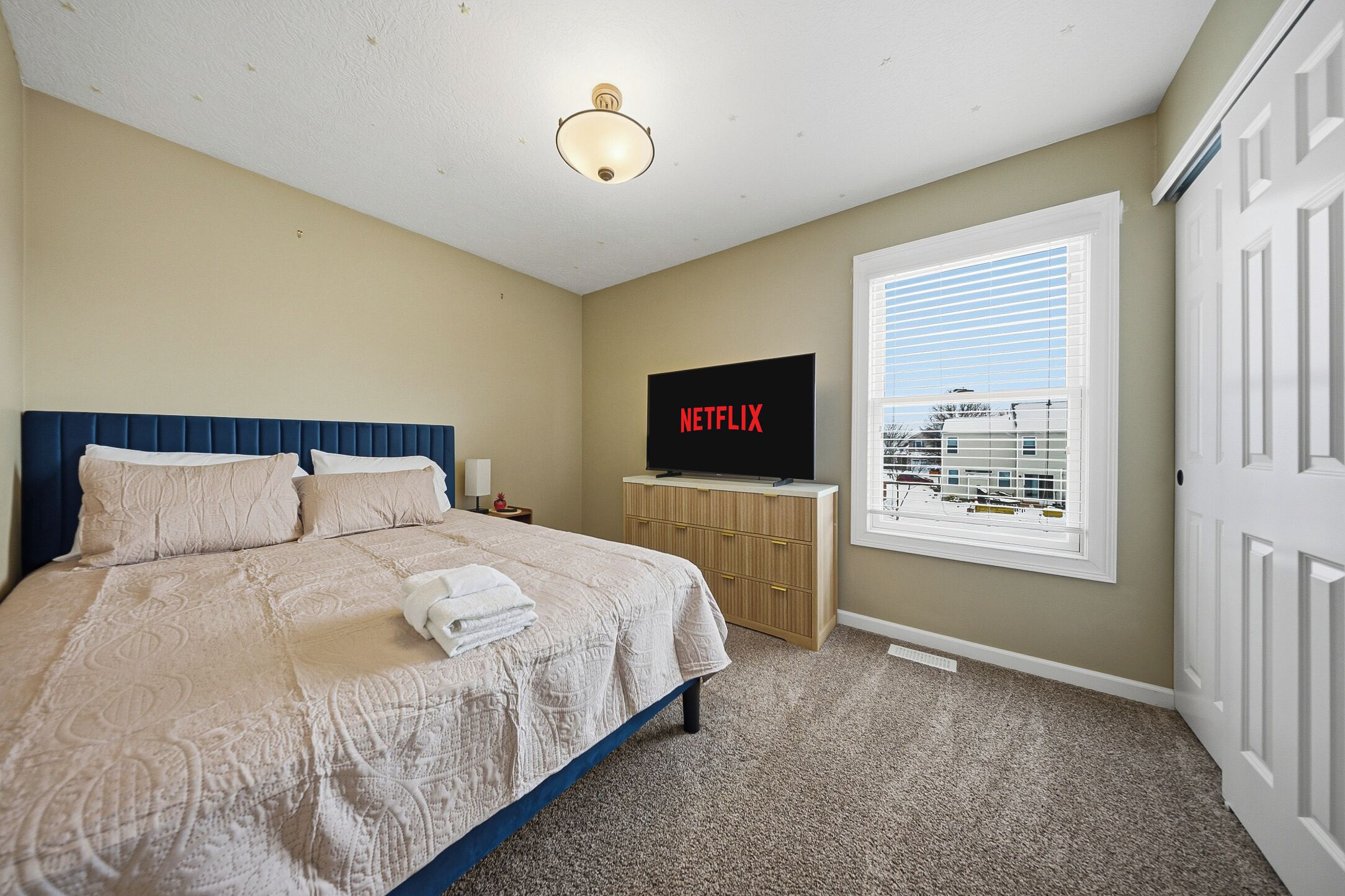 4 makuuhuonetta, silitysrauta/-lauta, internet, vuodevaatteet