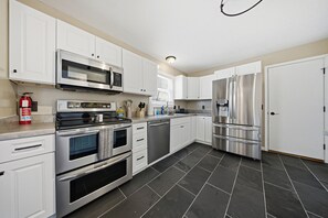 Frigorifero, microonde, forno, lavastoviglie