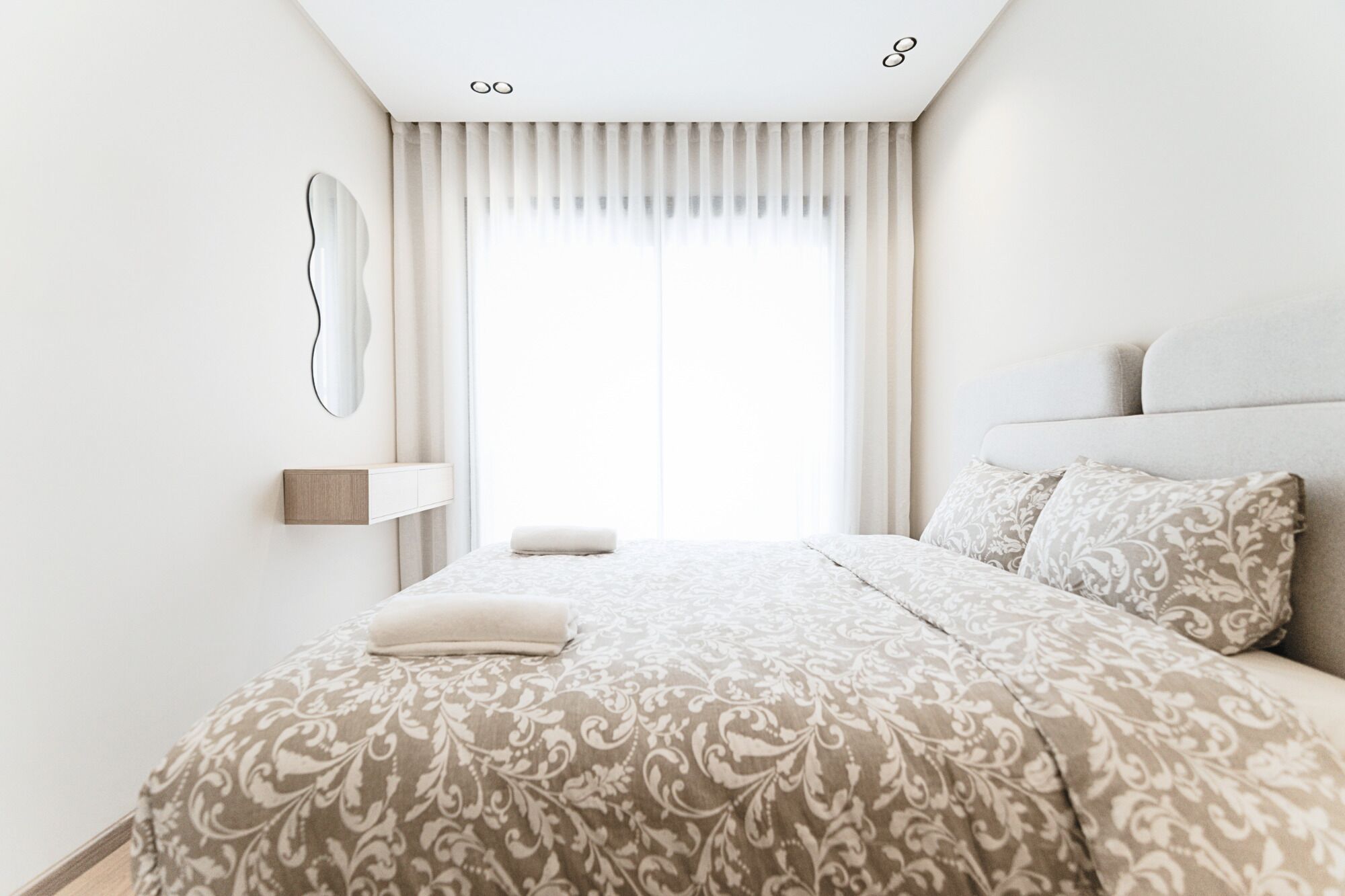 WiFi, bed sheets