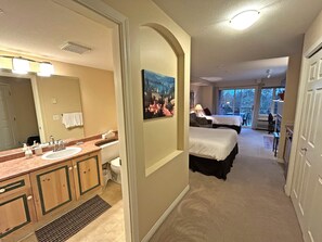 Iron/ironing board, WiFi, bed sheets - Cozy Family Studio | Golf Course View & BBQ (202B) (Kelowna)
