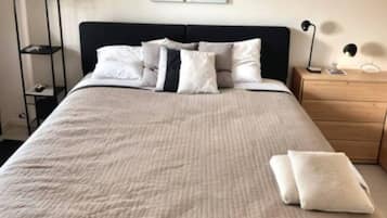 3 bedrooms, desk, iron/ironing board, free WiFi