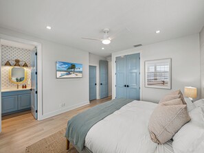 3 bedrooms, WiFi, bed sheets - Beach Retreat! Paddleboards, Bikes, & Beach Gear! (Cortez)