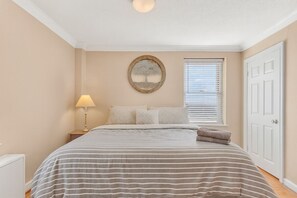 1 bedroom, iron/ironing board, WiFi, bed sheets - World Cup Travel Package • 10–14 Nights at Flat Rate • Walk to Stadium Events (Atlanta)
