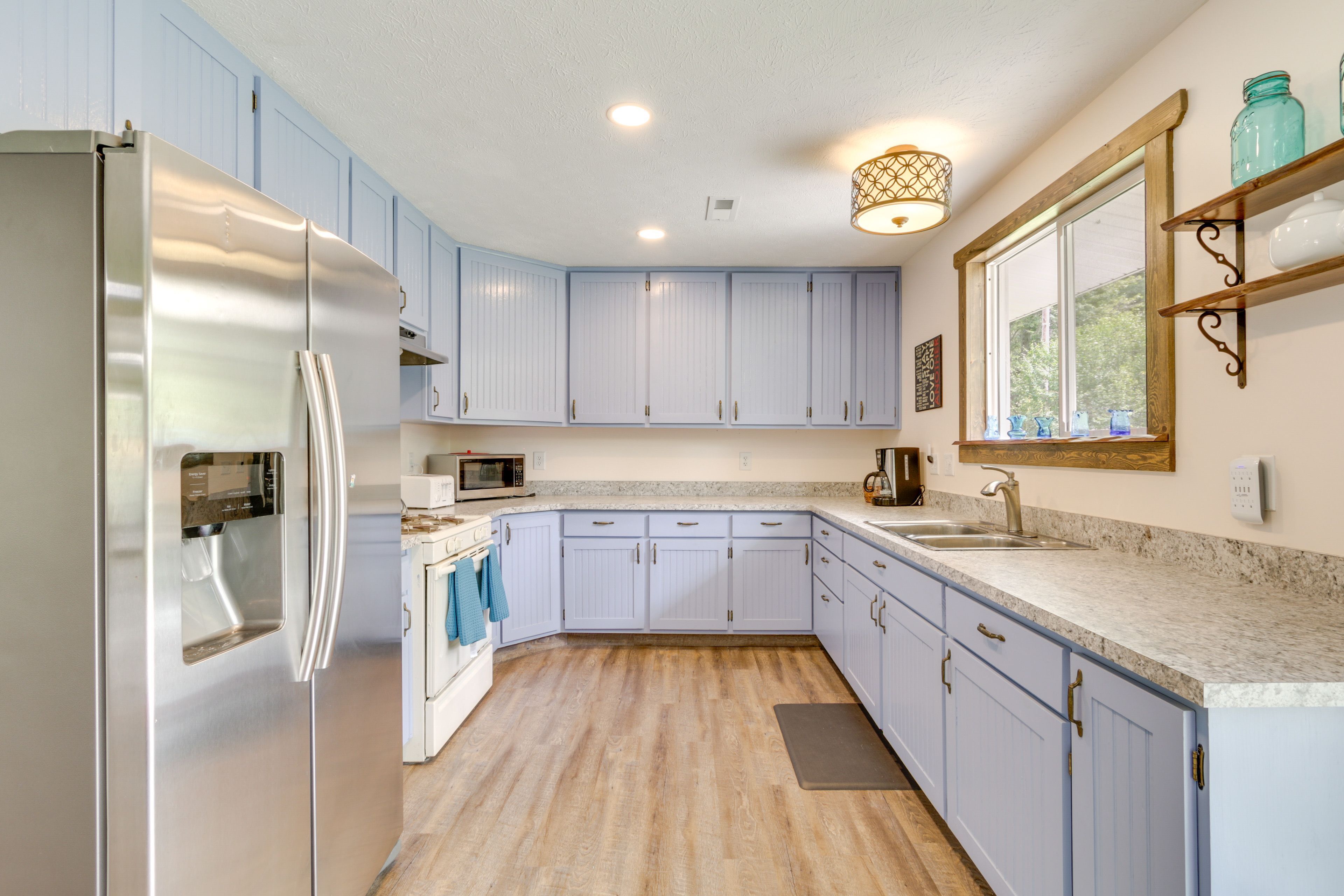 Geladeira, micro-ondas, fogão, lava-louças