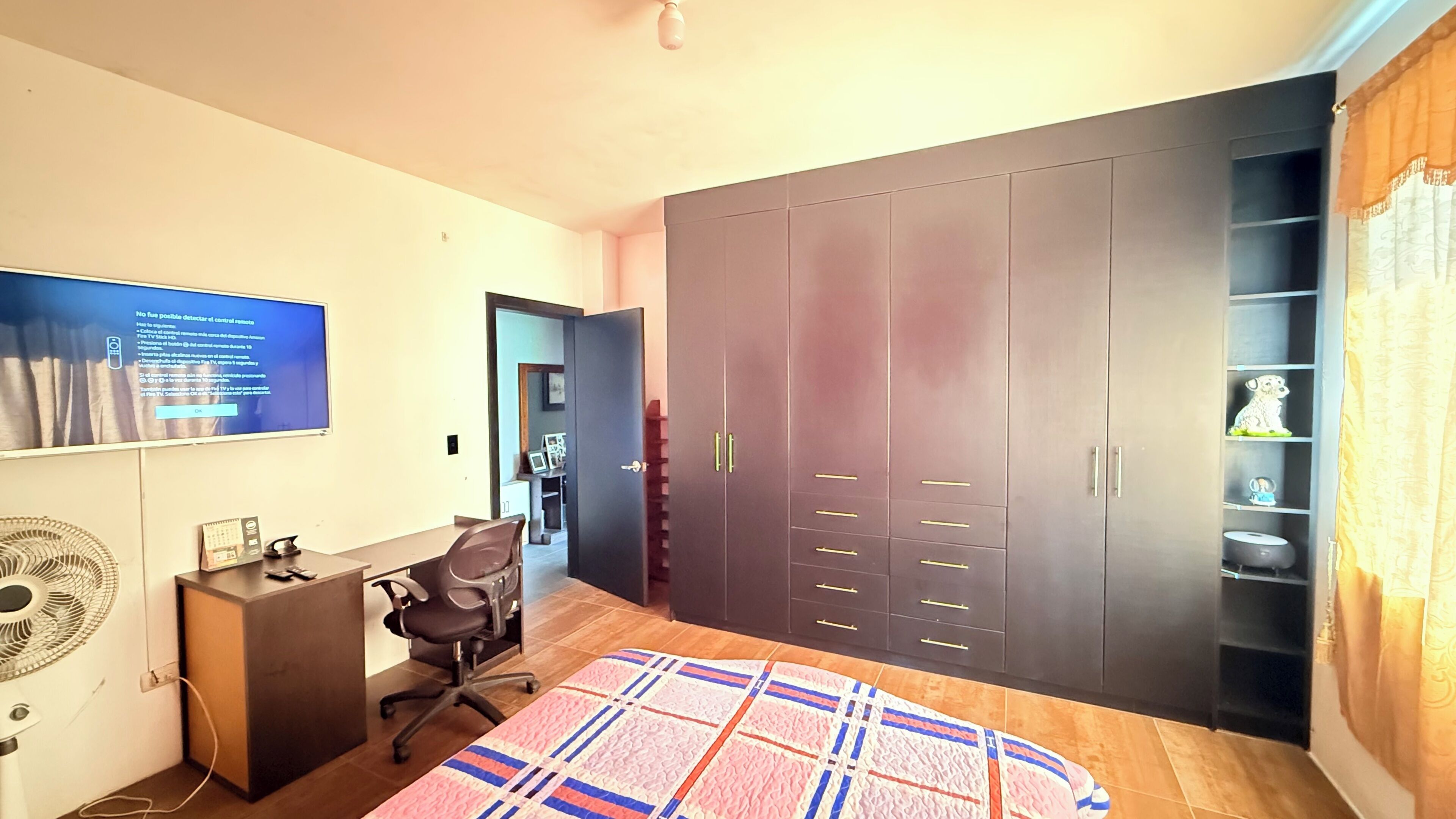 3 slaapkamers, een bureau, een strijkplank/strijkijzer, gratis wifi