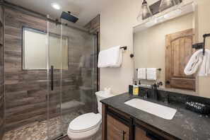 Shower, hair dryer, towels, soap - Spacious 3BR Family Retreat in Winter Park • Modern Rustic • Pool + 3 Hot Tubs (Winter Park)