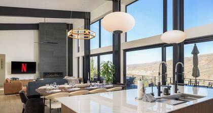 Whiskey Hill Luxury Retreat | Hot tub + Mountain Views