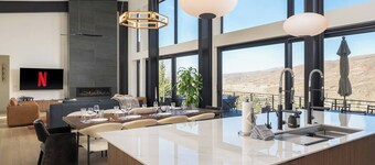 Whiskey Hill Luxury Retreat | Hot tub + Mountain Views