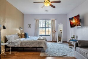 4 makuuhuonetta, silitysrauta/-lauta, internet, vuodevaatteet