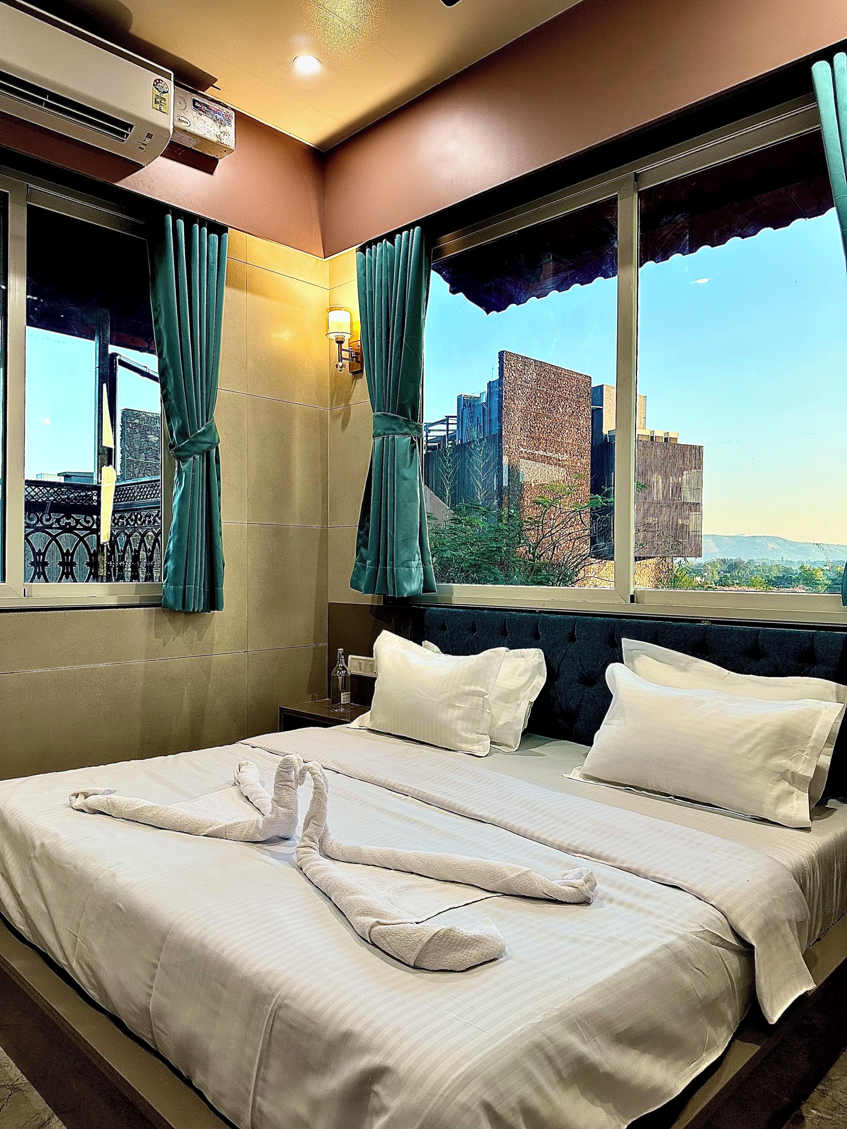 4 bedrooms, WiFi, bed sheets